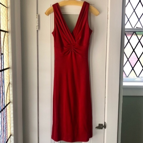 [Banana Republic] Timeless Red Ruched Sheath Dress - Picture 4 of 14